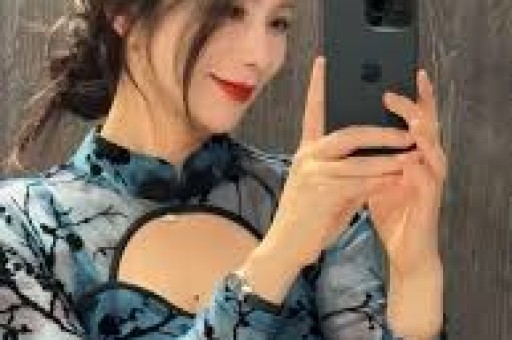 清纯女主播人设塌房酒后直播狂亲男嘉宾第二天哭着表示很后悔