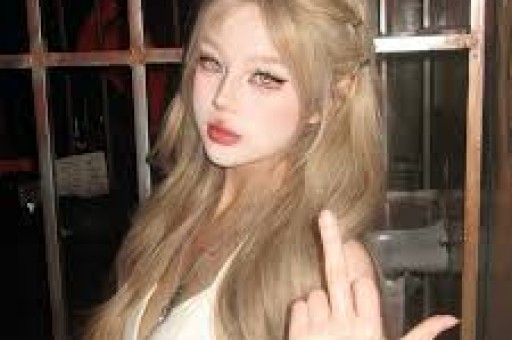 娱乐圈的“完美人设”崩塌现场当家暴男名星把观众当猴耍
