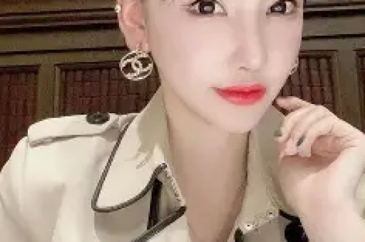 易易紫曝明星翻红后会耍大牌:红了之后就会耍大牌身边有很多 易易紫曝明星翻红后会耍大牌:红了之后就会耍大牌身边有很多